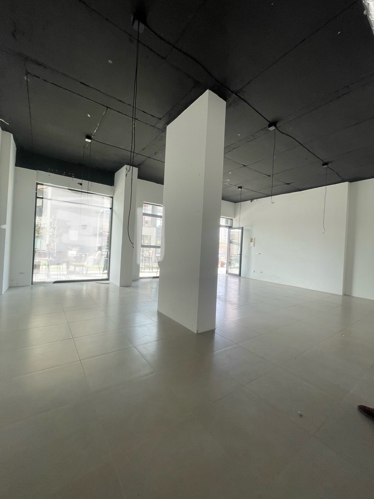 Lokal me QIRA - Rruga B