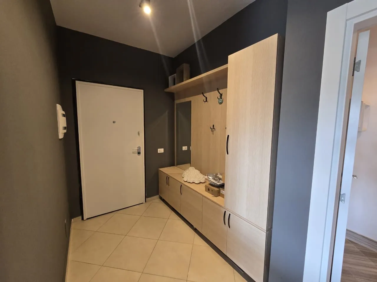 Apartament me qira Qendër 5