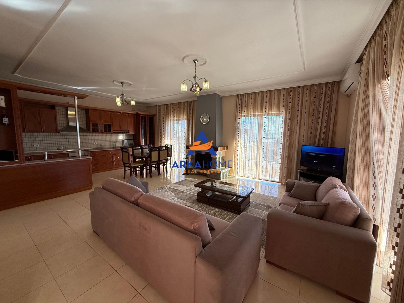 JEPET ME QERA VILË PRIVATE "TERMINALI I RI I TRENIT"