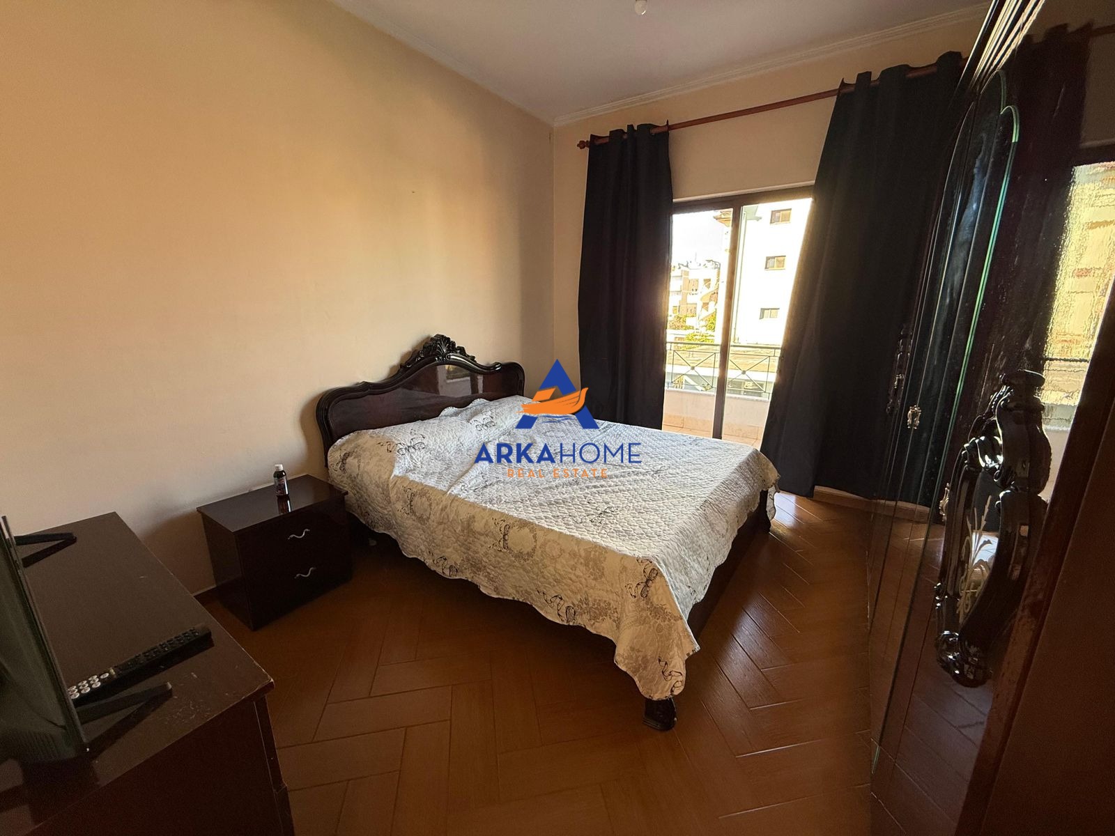 JEPET ME QERA VILË PRIVATE "TERMINALI I RI I TRENIT" 5