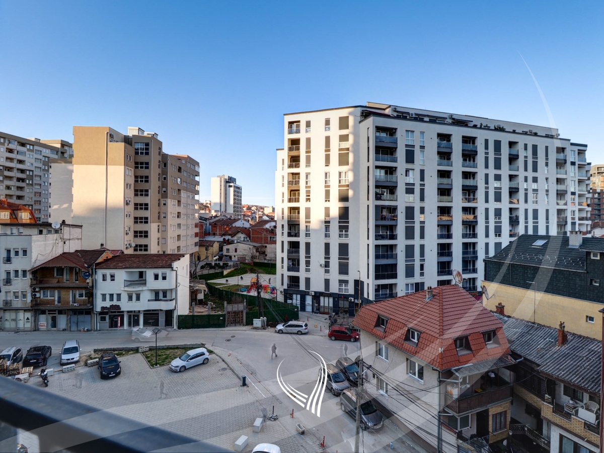 Banesë me 3 dhoma gjumi në shitje në lagjen Tophane – ENG Invest