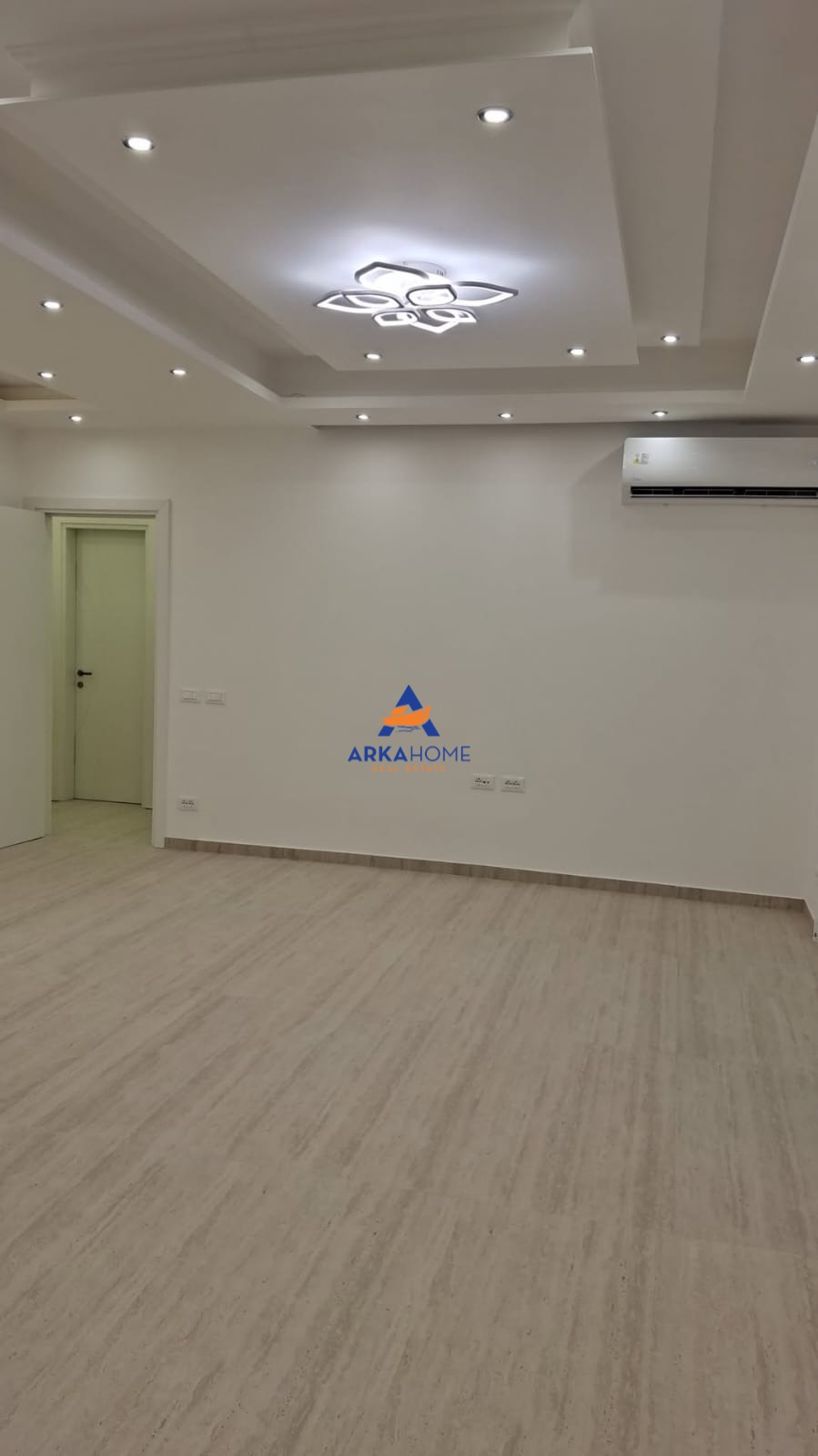 JEPET ZYRE ME QERA 108 M2 "RRUGA MARKO BOCARI, PERBALL LE BON" 140000 LEKE