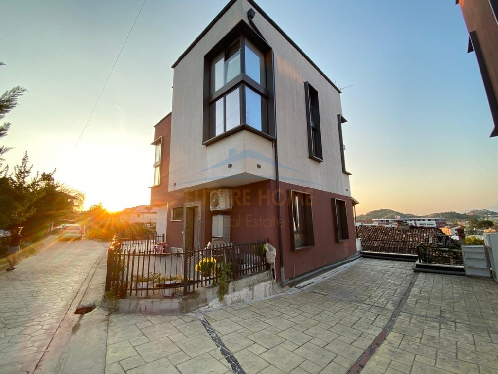Villa for sale 3 floors + 2 parking spaces, Kombinat, Tirana