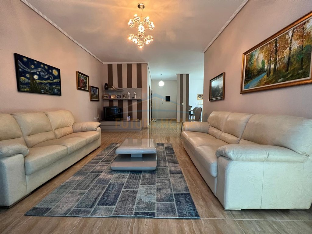 Shitet, Apartament 2+1+2, Lushnje