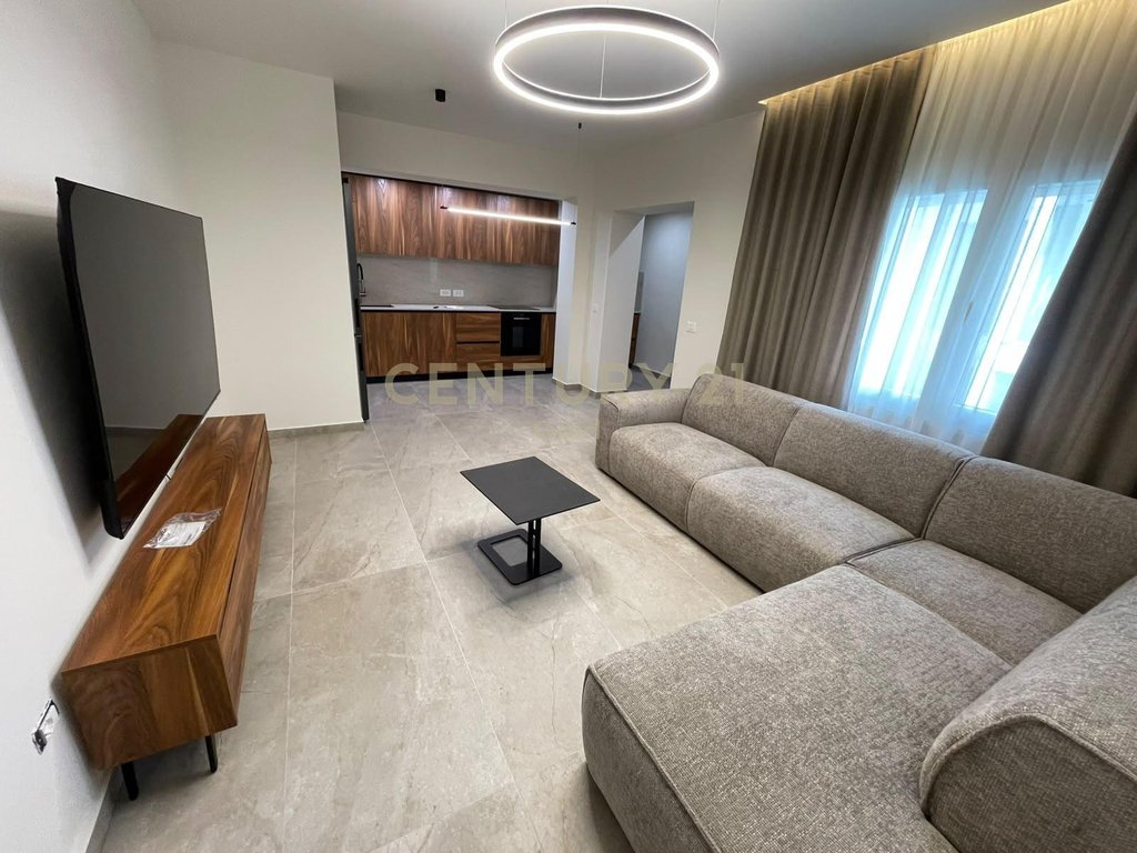 Jepet me qera Apartament 2+1 i sapo rikonstruktuar te rr. Durresit