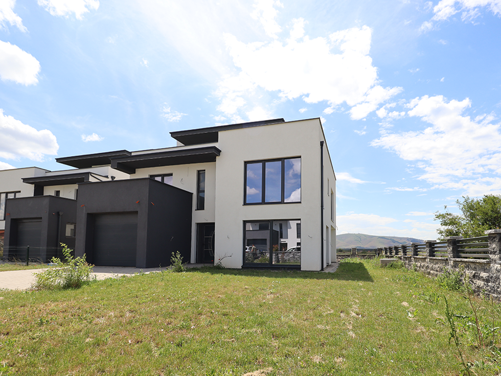 Shtëpi në shitje 390m² në fshatin Lepi