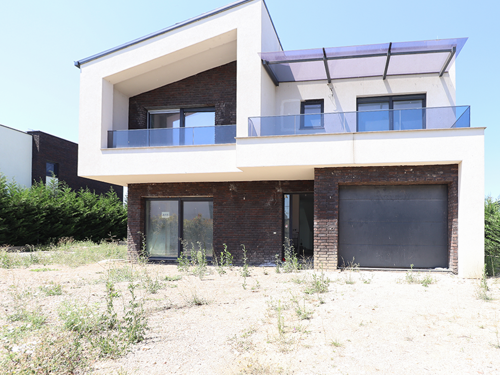 Shtëpi në shitje 354m² në Veternik