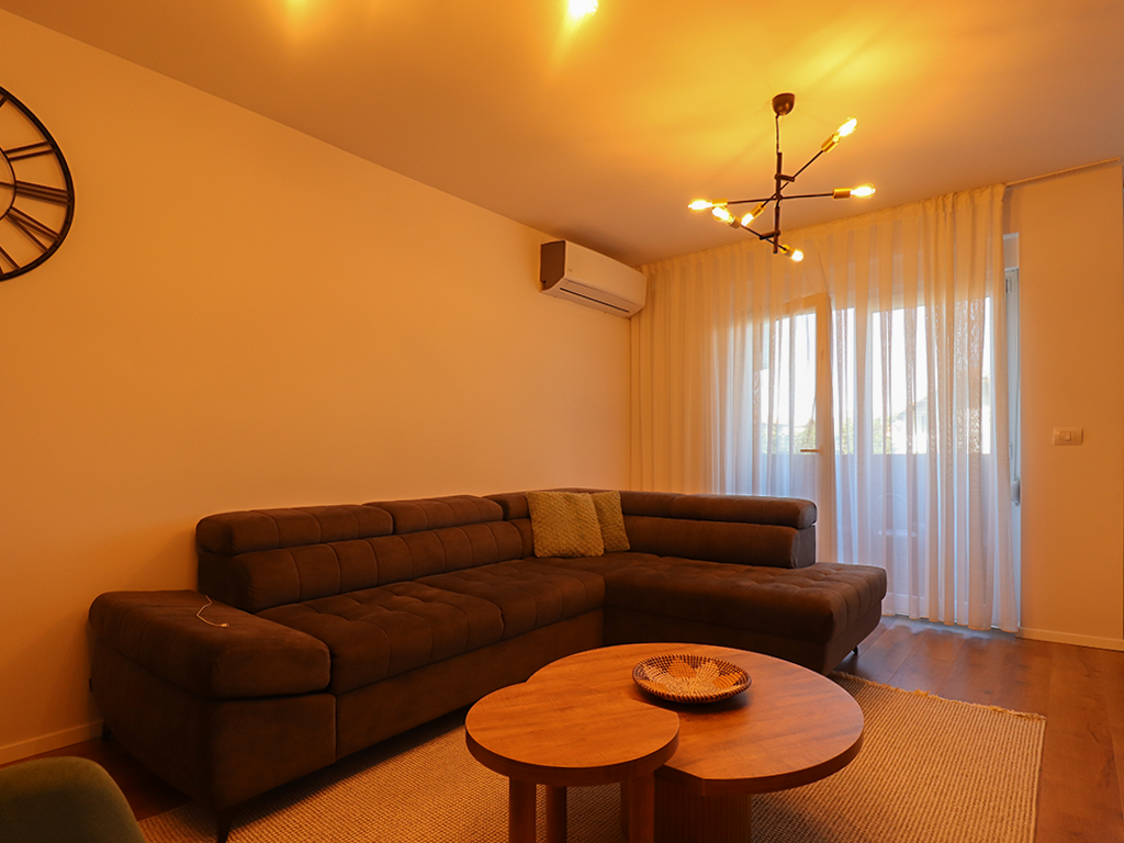 Banesë në shitje 87.7m²+17m² tarracë në Veternik