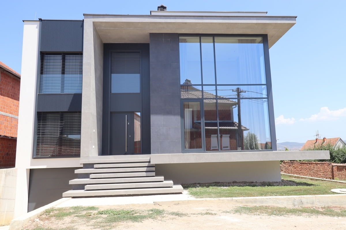 Shtëpi me qira 300m2 ne Obiliq ( Kastriot)