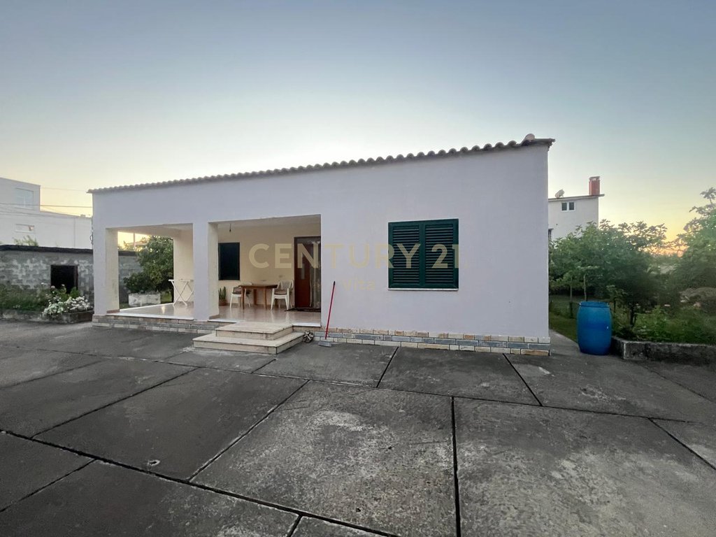 SHITET SHTEPI PRIVATE NE ZONEN E SHKOZETIT,DURRES !!!!