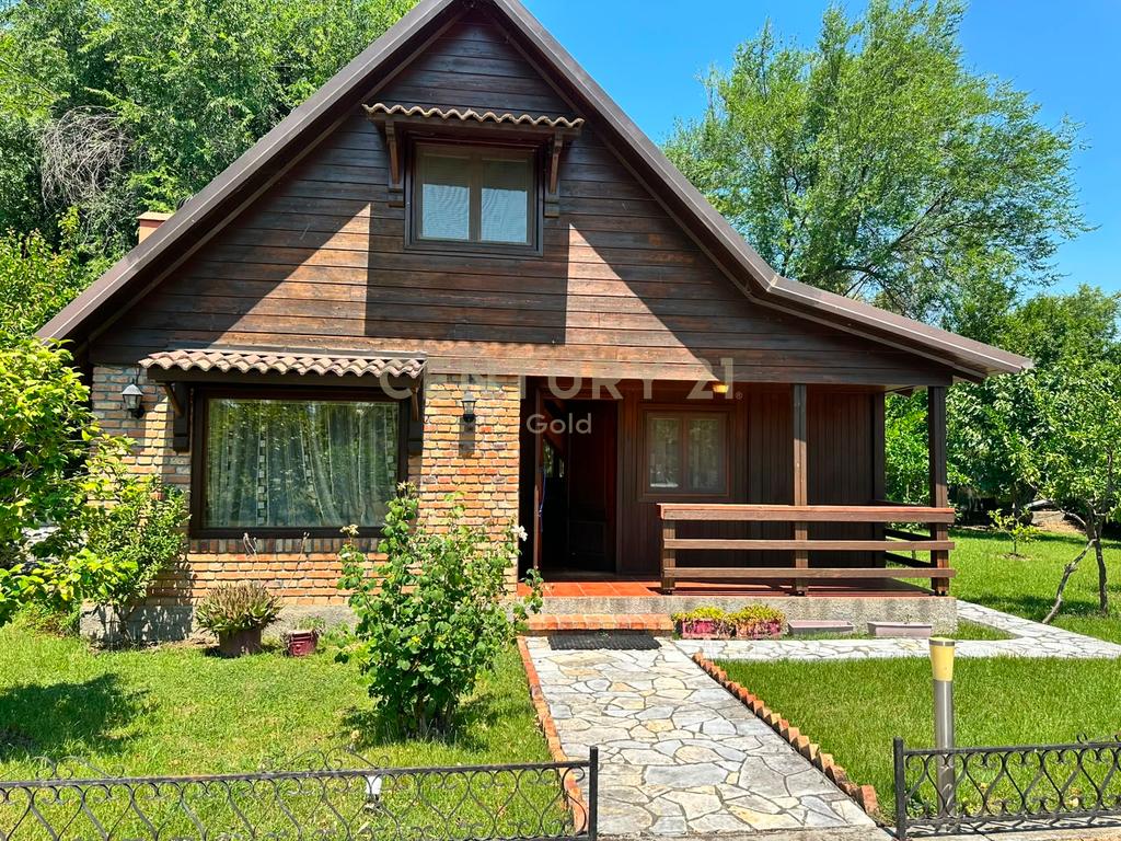 PËR SHITJE SHTËPI PUSHIMI PREJ DRURI NË REZIDENCË PRIVATE – ISHULL LEZHË!